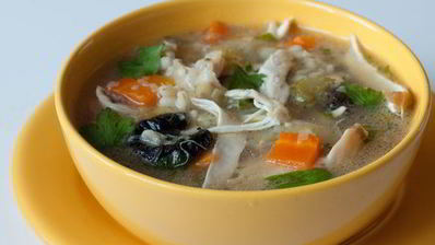 густая похлебка с курицей и пореем