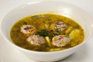 Рассольник с фрикадельками из индейки