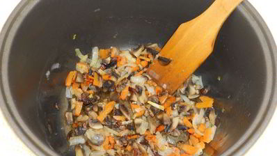 рассольник с грибами и овсянкой в мультиварке