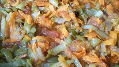 рассольник с консервированной фасолью и солеными помидорами