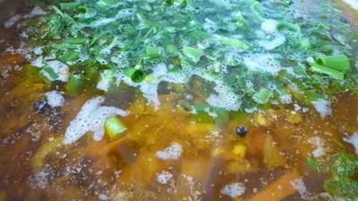 рассольник с консервированной фасолью и солеными помидорами