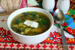 Рассольник с лесными грибами в мультиварке