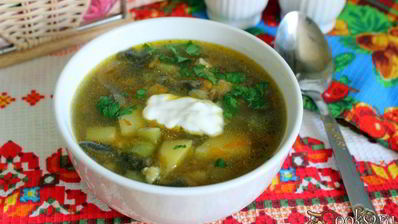 рассольник с лесными грибами в мультиварке