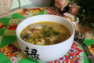 Рассольник с маслятами и ветчиной