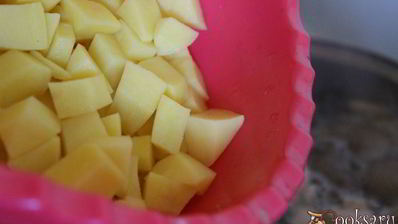 рассольник с маслятами и ветчиной