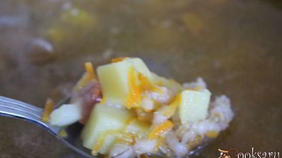 рассольник с маслятами и ветчиной