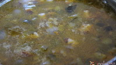 рассольник с маслятами и ветчиной