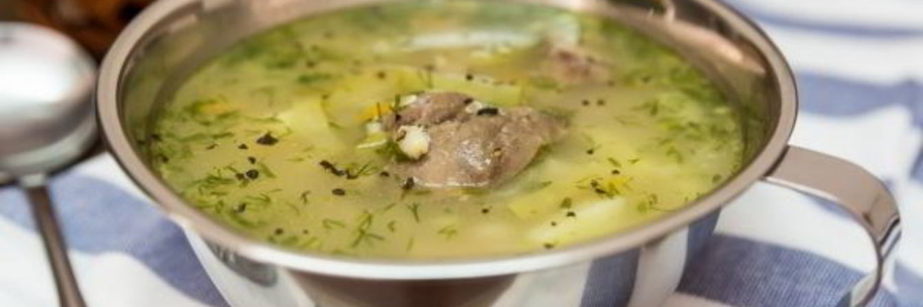 Рассольник с перловкой и солеными огурцами на баранине