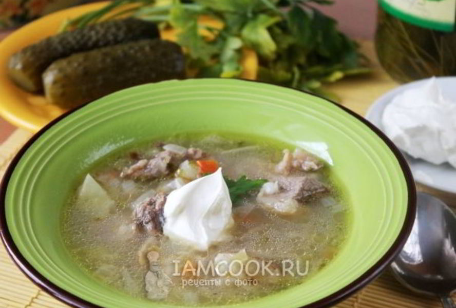 Рассольник с перловкой и солеными огурцами с говядиной