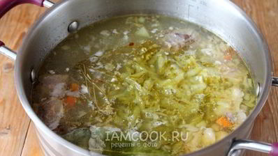 рассольник с перловкой и солеными огурцами с говядиной