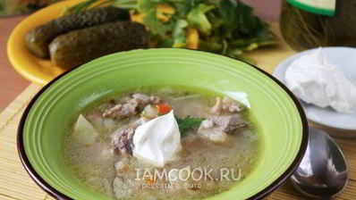 рассольник с перловкой и солеными огурцами с говядиной
