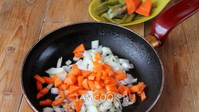 рассольник с перловкой и солеными огурцами с говядиной