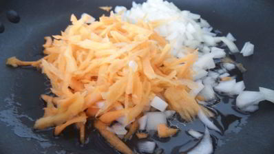 рассольник с перловкой и солеными огурцами