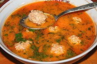 Рассольник с рисом и куриными фрикадельками
