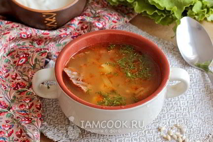 Рассольник с томатом, перловкой и солеными огурцами