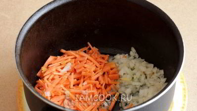 рассольник с томатом, перловкой и солеными огурцами