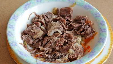 рассольник с томатом, перловкой и солеными огурцами