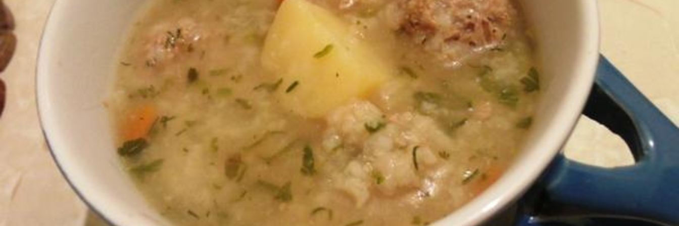 Розовый суп с фрикадельками