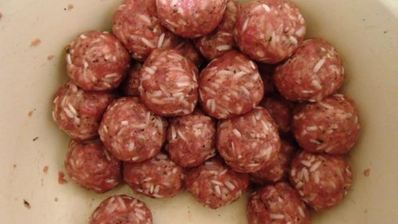 розовый суп с фрикадельками