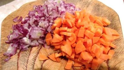 розовый суп с фрикадельками