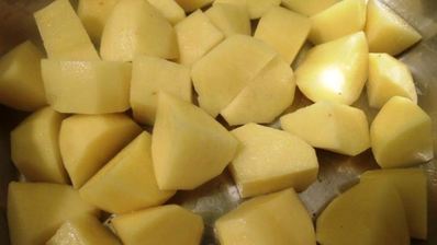 розовый суп с фрикадельками