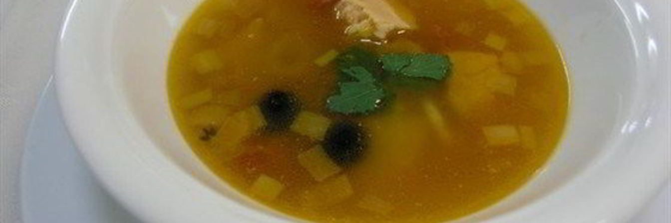 Рыбный суп с лососем, дорадой и кальмарами