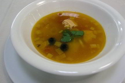 Рыбный суп с лососем, дорадой и кальмарами