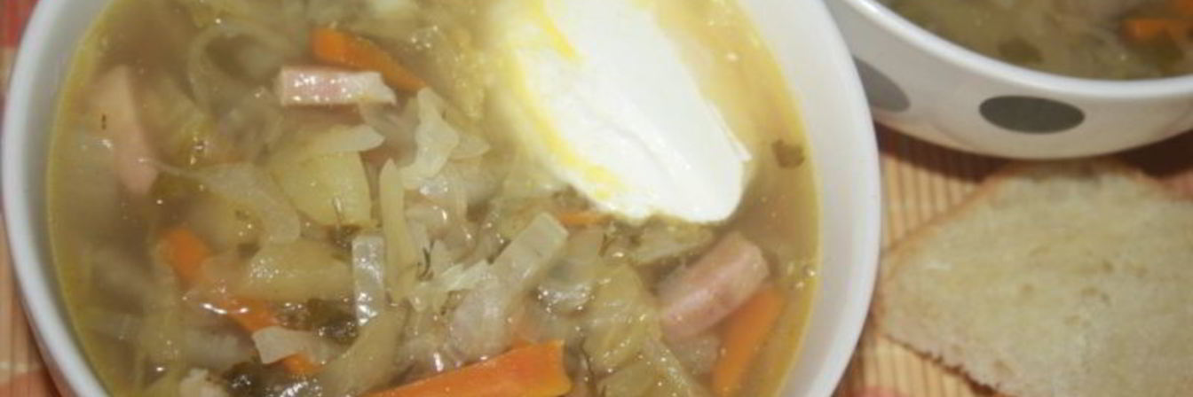 Ароматные щи с варено-копченой грудинкой и кислым яблоком