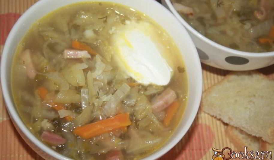 Рецепт ароматных щей с варено-копченой грудинкой и кислым яблоком