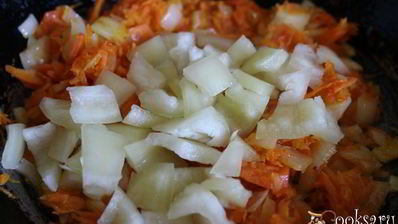 летние щи из молодой капусты со сладким перцем