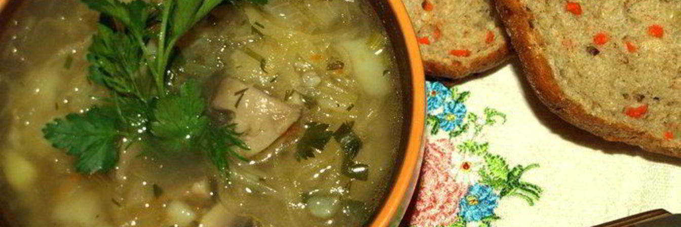Постные щи из квашеной капусты с шампиньонами