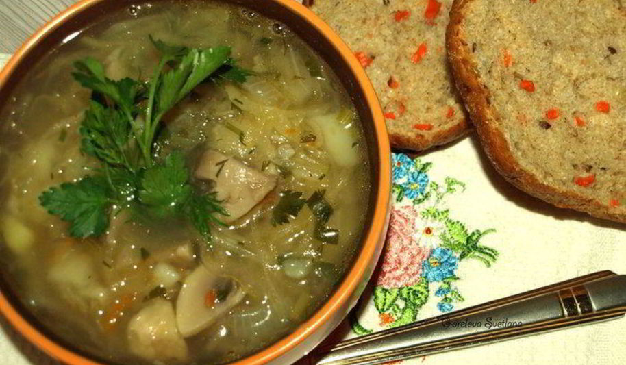 Рецепт постных щей из квашеной капусты с шампиньонами