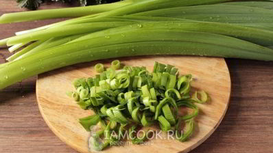 постные зеленые щи с крапивой и китайским чесноком