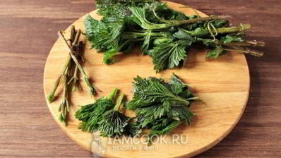 постные зеленые щи с крапивой и китайским чесноком