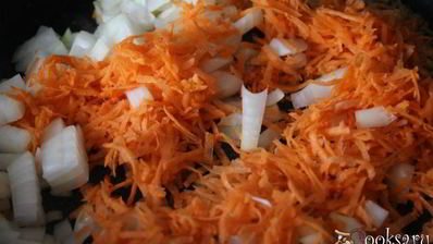 щи из кислой капусты с перловкой на мясном бульоне