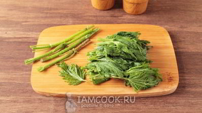 щи из крапивы с яйцом