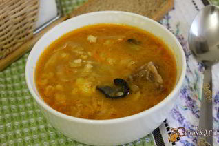 Щи из квашенной капусты с грибами и перловкой