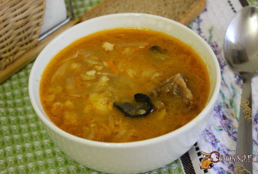 Щи из квашенной капусты с грибами и перловкой