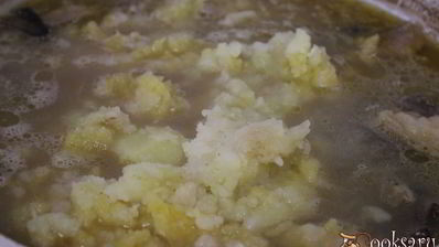 щи из квашенной капусты с грибами и перловкой