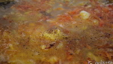 щи из квашенной капусты с грибами и перловкой