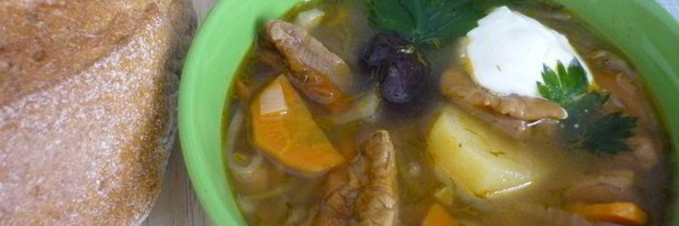 Щи из квашеной капусты с белыми грибами и айвой