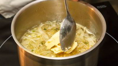 щи из квашеной капусты с белыми грибами