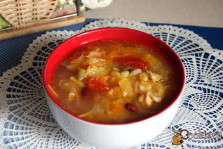 Щи из квашеной капусты с фасолью и сладким перцем на курином бульоне