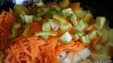 щи из квашеной капусты с фасолью и сладким перцем на курином бульоне