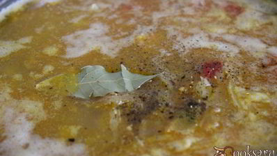 щи из квашеной капусты с фасолью и сладким перцем на курином бульоне