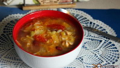 щи из квашеной капусты с фасолью и сладким перцем на курином бульоне