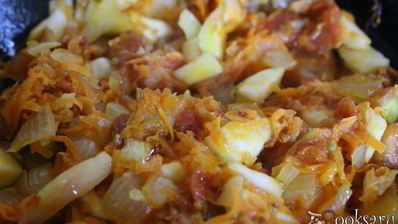 щи из квашеной капусты с фасолью и яблоком