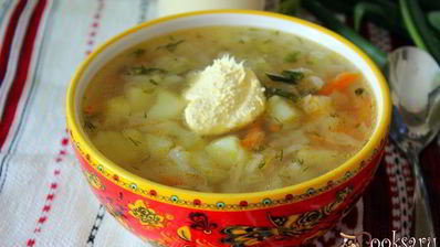 щи из молодой капусты на курином бульоне