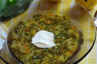 Щи из щавеля с перловкой