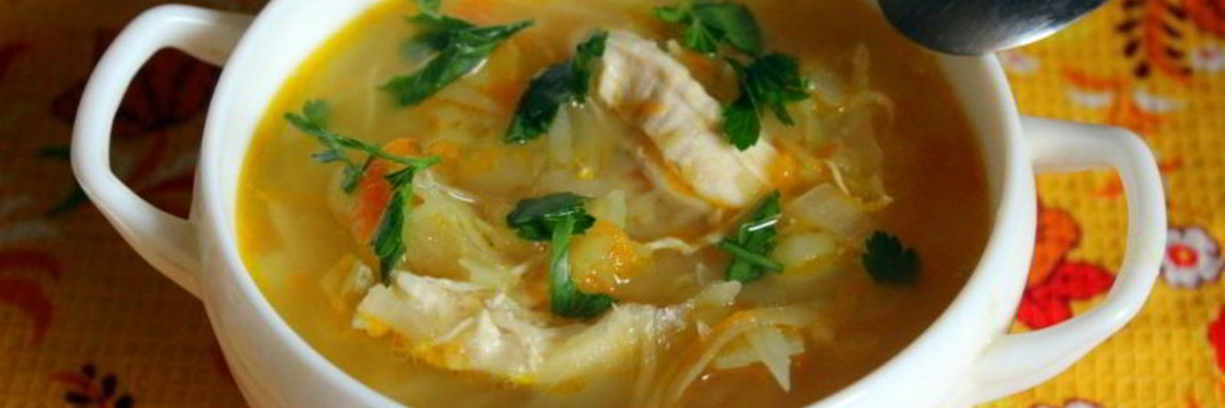 Щи из свежей и квашеной капусты на курином бульоне